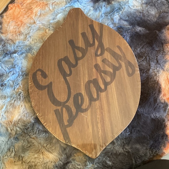 🌟NEW🌟 Set of 2 - 1 Bamboo & 1 Wood Lemon Shape Cutting Board “ Easy Peezy” NWT - Picture 6 of 9